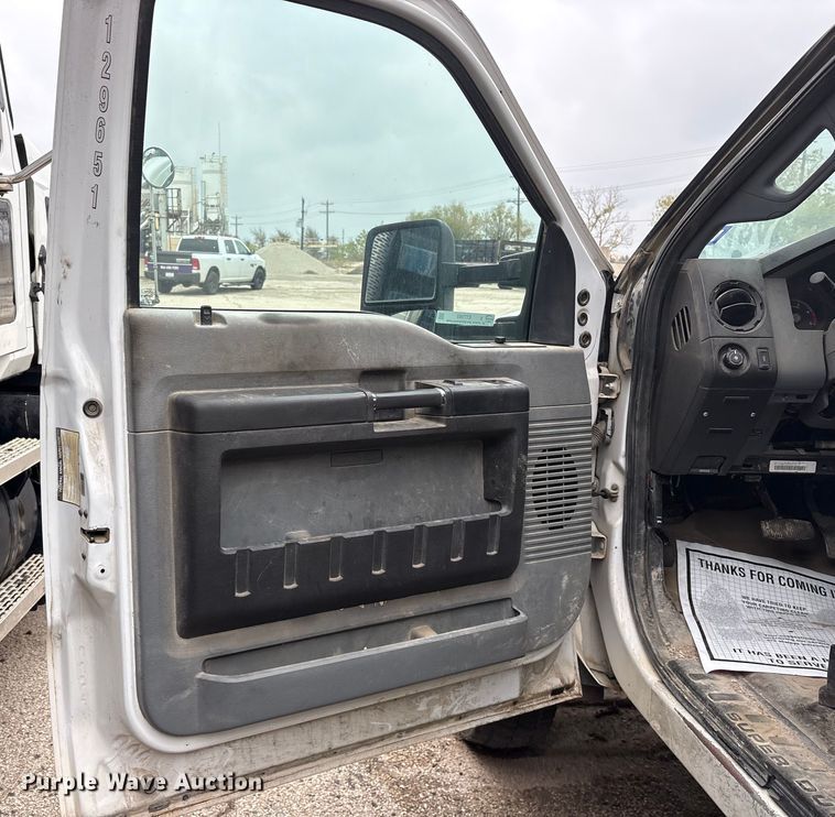 image for item ET7363 2014 Ford F550 truck cab and chassis