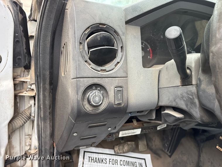 image for item ET7363 2014 Ford F550 truck cab and chassis