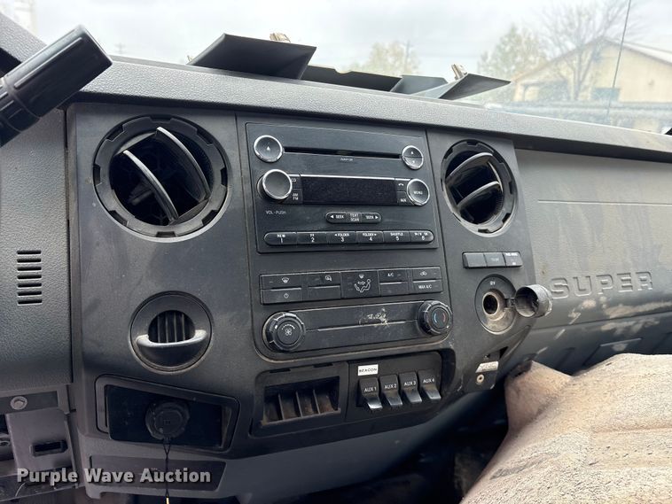image for item ET7363 2014 Ford F550 truck cab and chassis