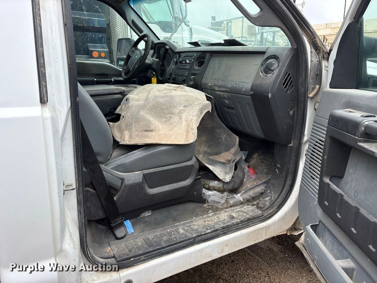image for item ET7363 2014 Ford F550 truck cab and chassis