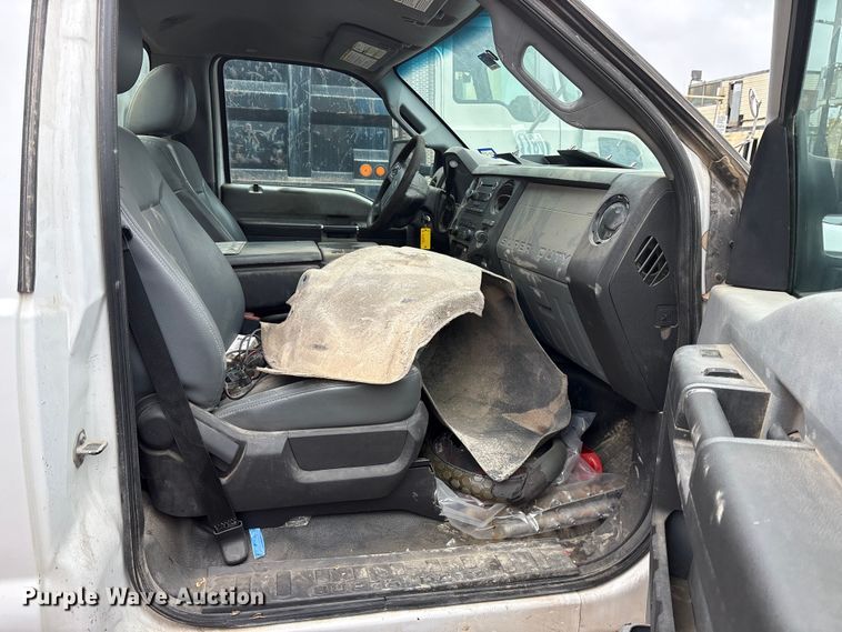 image for item ET7363 2014 Ford F550 truck cab and chassis