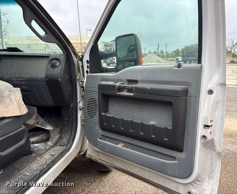 image for item ET7363 2014 Ford F550 truck cab and chassis