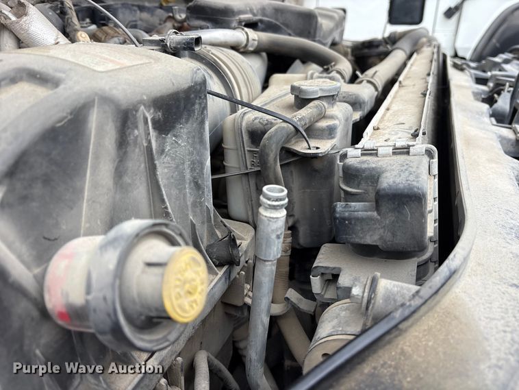 image for item ET7363 2014 Ford F550 truck cab and chassis