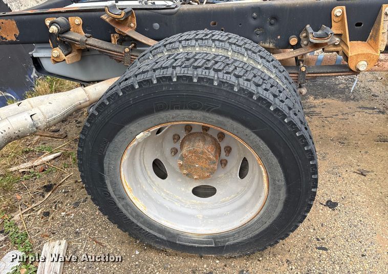 image for item ET7363 2014 Ford F550 truck cab and chassis
