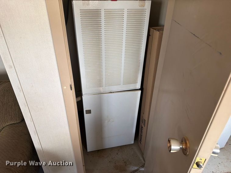 image for item EW2255 2005 Travco Office skid mounted office