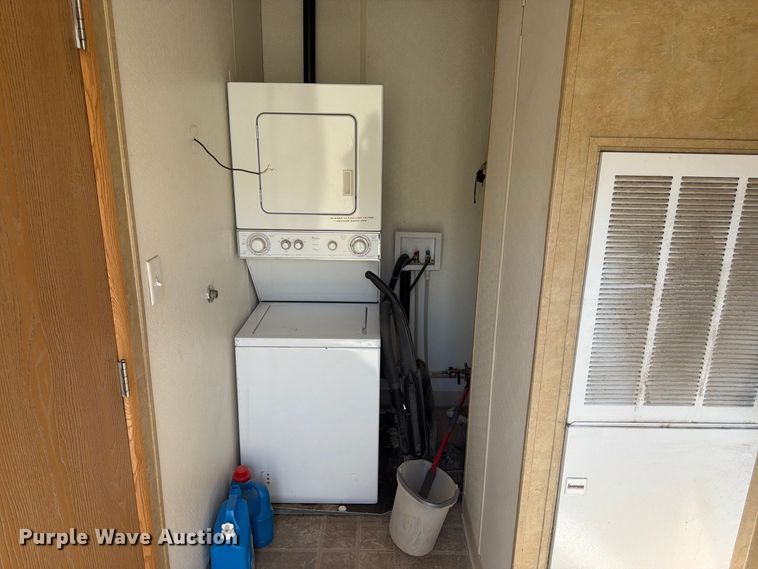 image for item EW2256 Skid mounted living quarters