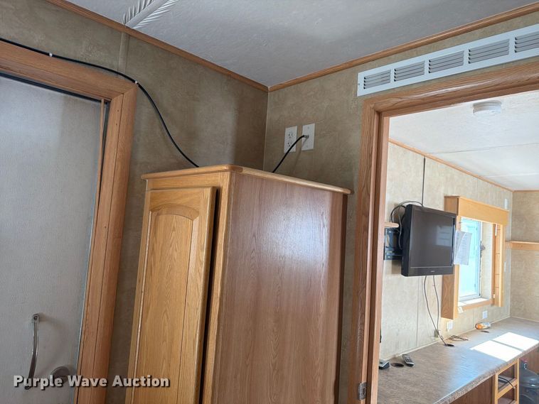 image for item EW2256 Skid mounted living quarters
