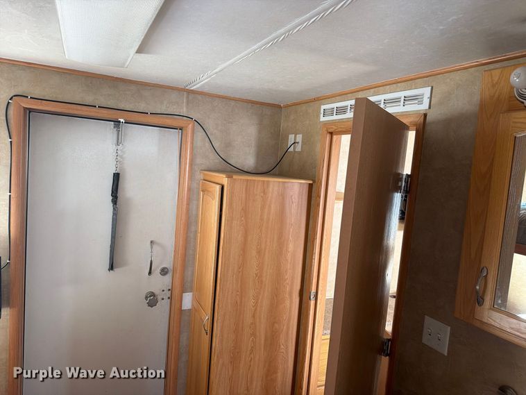 image for item EW2256 Skid mounted living quarters