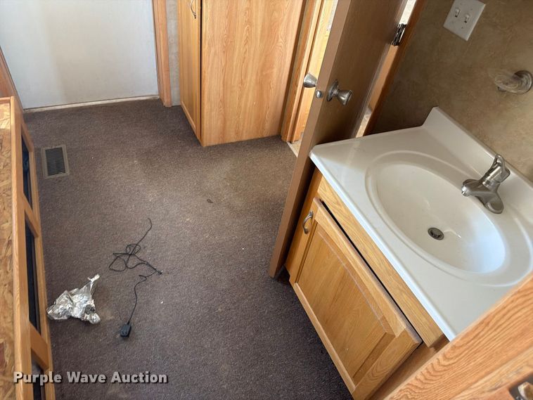 image for item EW2256 Skid mounted living quarters