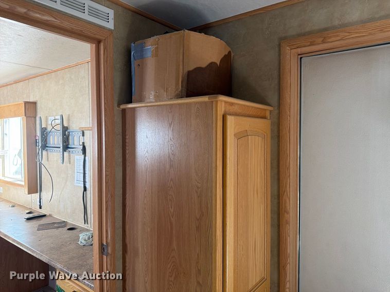 image for item EW2256 Skid mounted living quarters