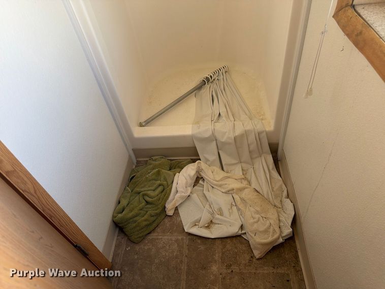 image for item EW2256 Skid mounted living quarters