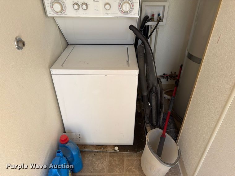 image for item EW2256 Skid mounted living quarters