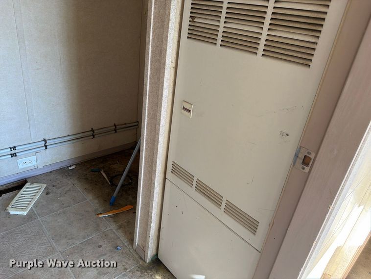 image for item EW2259 Auburn skid mounted living quarters