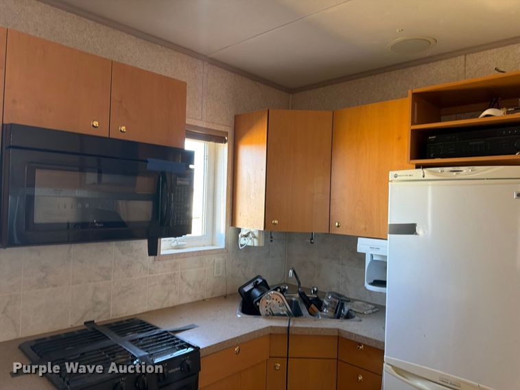 image for item EW2259 Auburn skid mounted living quarters