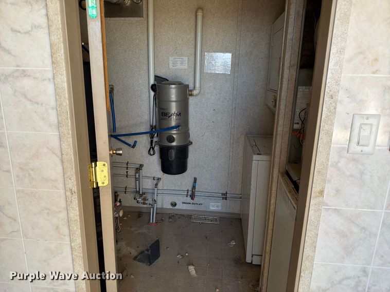image for item EW2263 Denille Industries ENG/GEO-4256 skid mounted living quarters