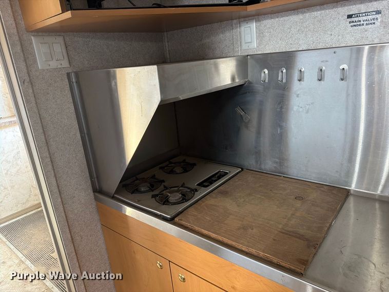 image for item EW2269 Auburn FNG/GEO-4250 skid mounted living quarters