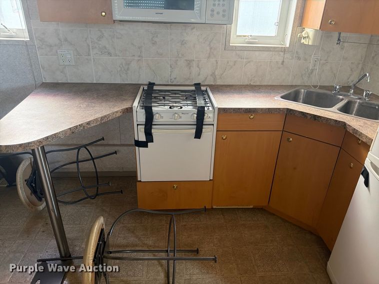 image for item EW2269 Auburn FNG/GEO-4250 skid mounted living quarters