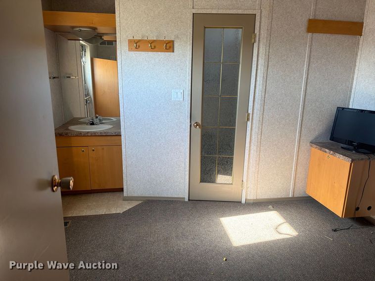 image for item EW2269 Auburn FNG/GEO-4250 skid mounted living quarters