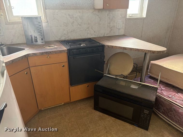 image for item EW2269 Auburn FNG/GEO-4250 skid mounted living quarters