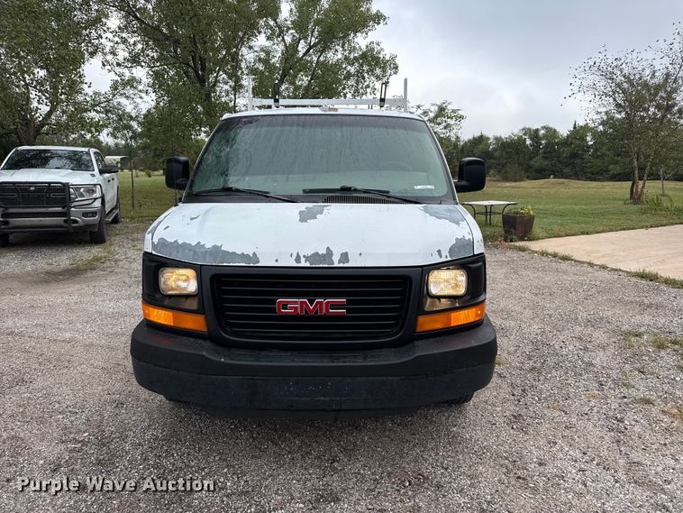 image for item EW4359 2003 GMC Savana 3500 van