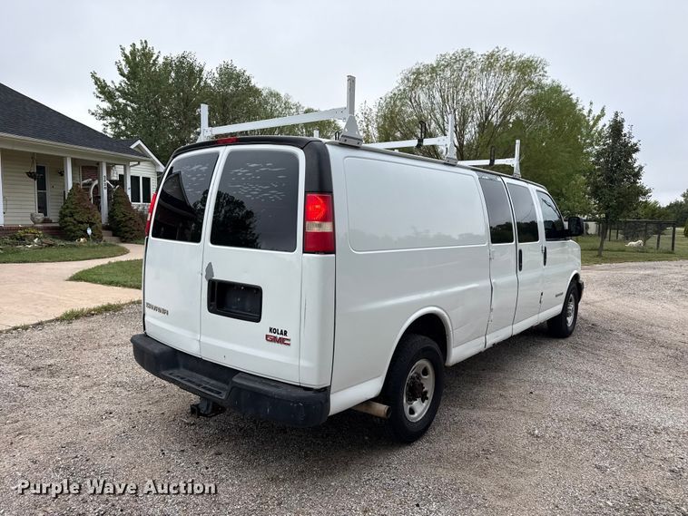 image for item EW4359 2003 GMC Savana 3500 van