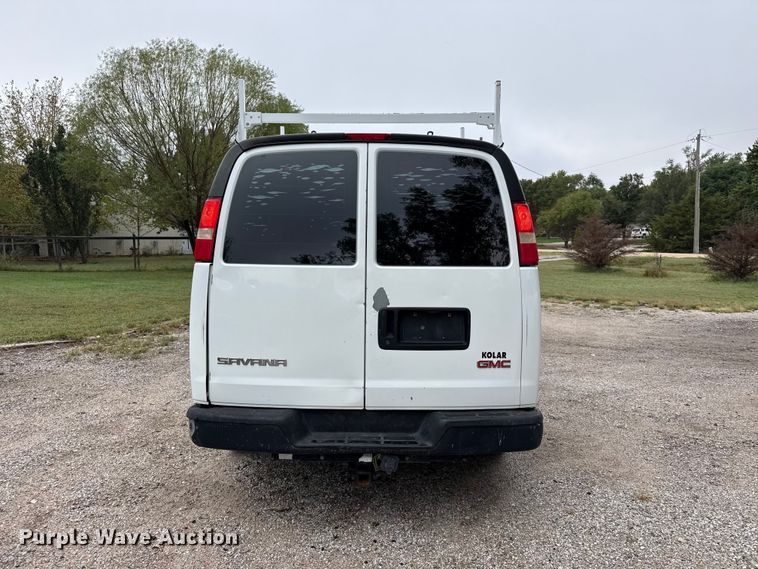 image for item EW4359 2003 GMC Savana 3500 van