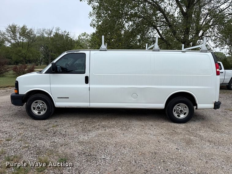 image for item EW4359 2003 GMC Savana 3500 van