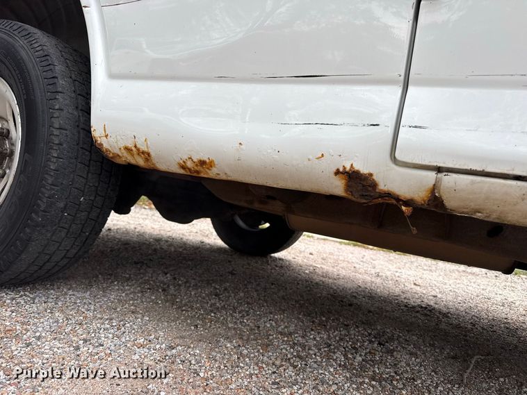 image for item EW4359 2003 GMC Savana 3500 van