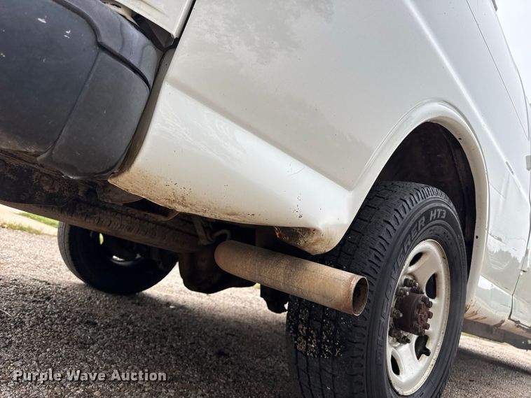 image for item EW4359 2003 GMC Savana 3500 van