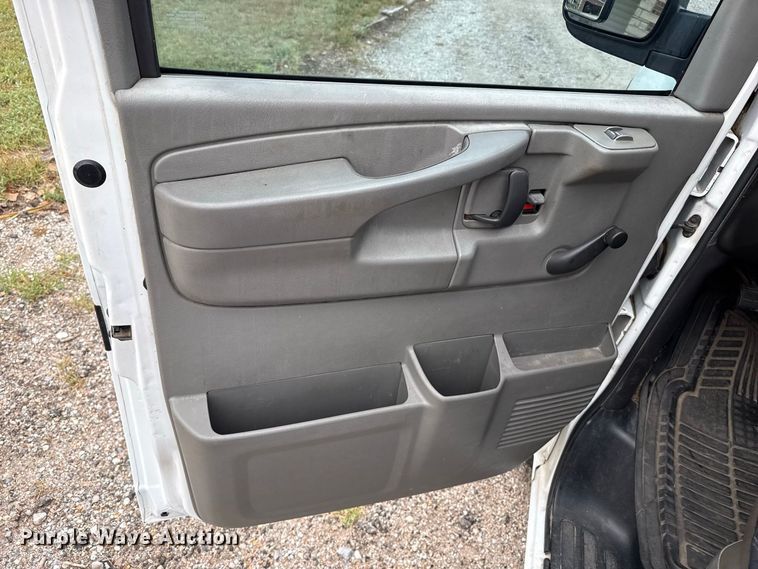 image for item EW4359 2003 GMC Savana 3500 van
