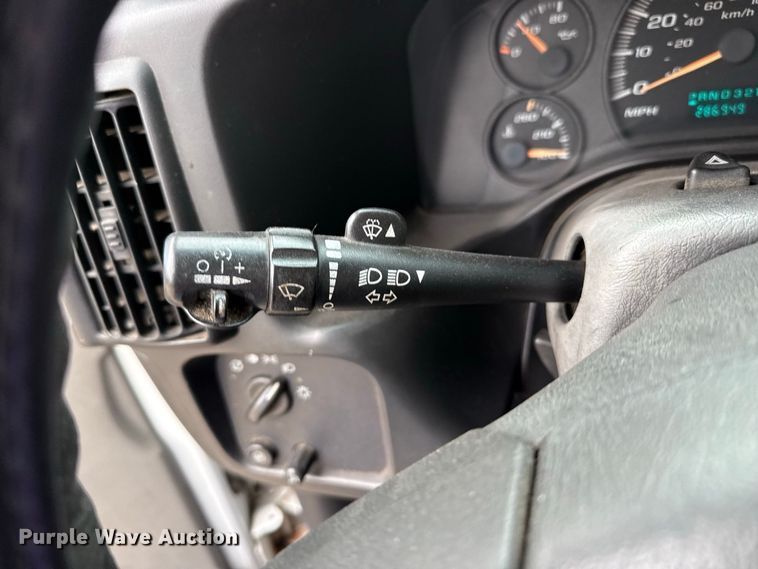 image for item EW4359 2003 GMC Savana 3500 van