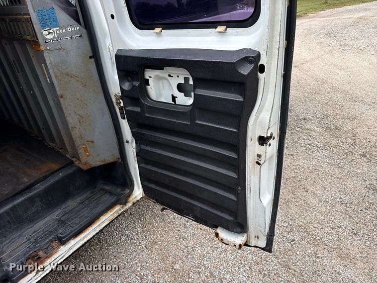 image for item EW4359 2003 GMC Savana 3500 van
