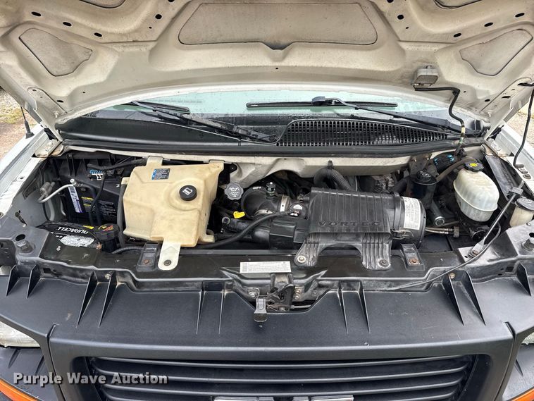image for item EW4359 2003 GMC Savana 3500 van