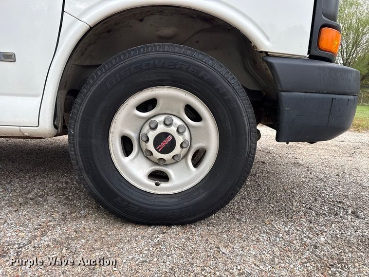 image for item EW4359 2003 GMC Savana 3500 van