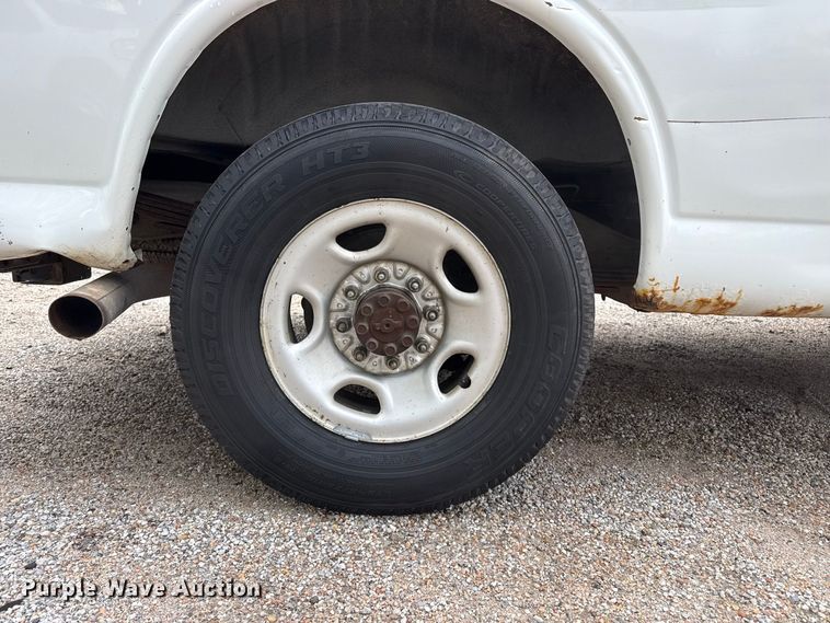 image for item EW4359 2003 GMC Savana 3500 van