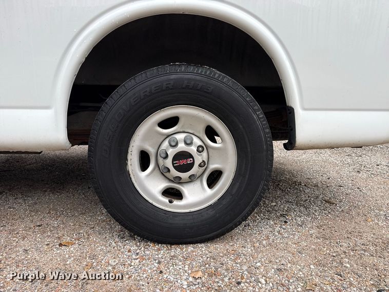 image for item EW4359 2003 GMC Savana 3500 van