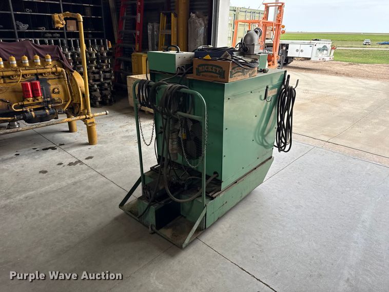 image for item EW4393 Linde UCC-305 welder