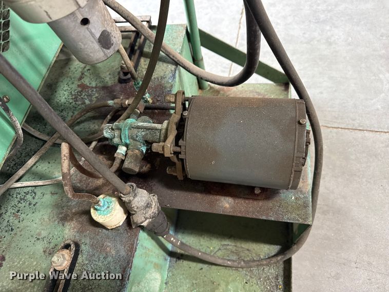 image for item EW4393 Linde UCC-305 welder