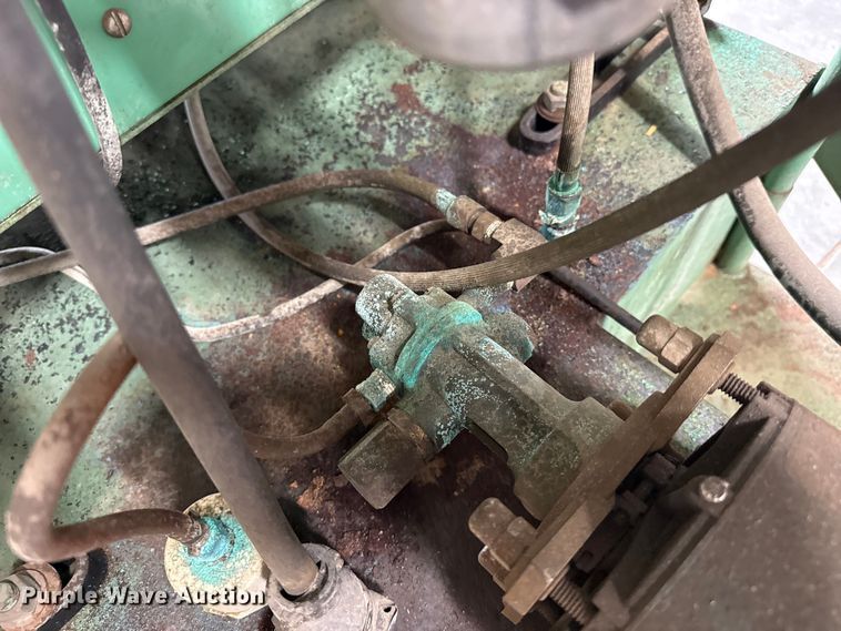 image for item EW4393 Linde UCC-305 welder