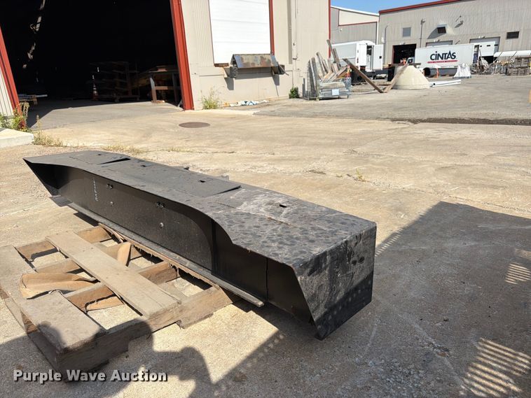 image for item EW5024 Truck bumper 