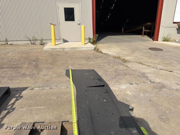 image for item EW5024 Truck bumper 