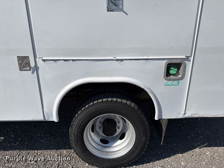 image for item EW8883 2010 Ford F550 Super Duty utility / service truck