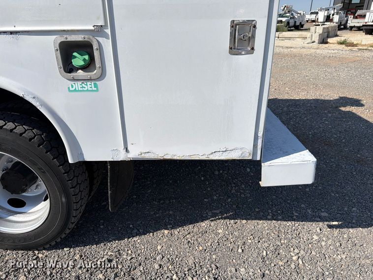 image for item EW8883 2010 Ford F550 Super Duty utility / service truck