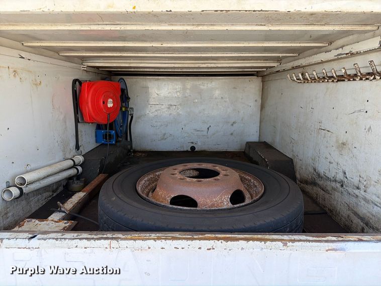 image for item EW8883 2010 Ford F550 Super Duty utility / service truck