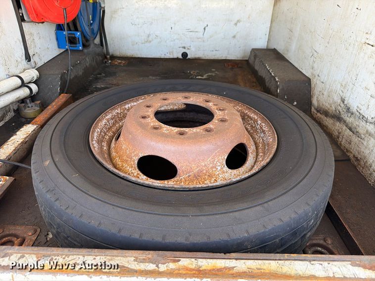 image for item EW8883 2010 Ford F550 Super Duty utility / service truck