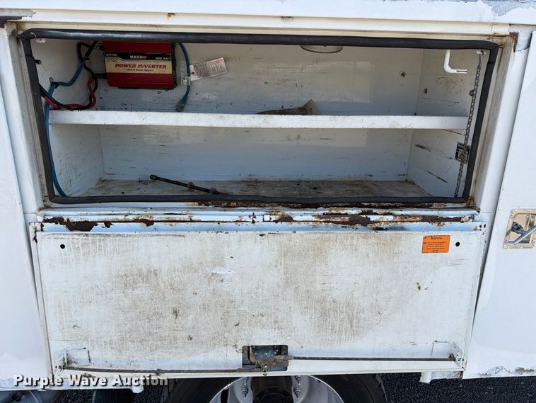 image for item EW8883 2010 Ford F550 Super Duty utility / service truck