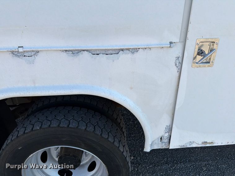 image for item EW8883 2010 Ford F550 Super Duty utility / service truck