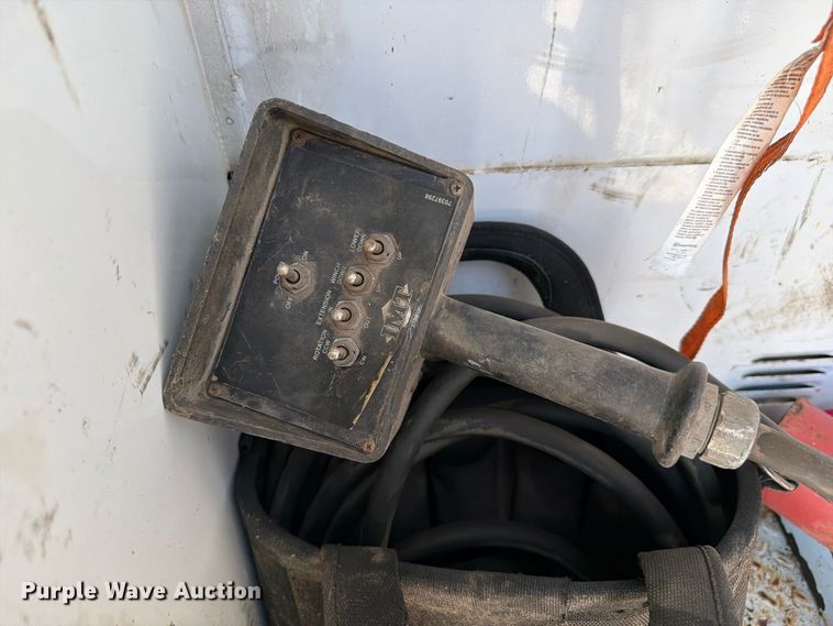 image for item EW8883 2010 Ford F550 Super Duty utility / service truck