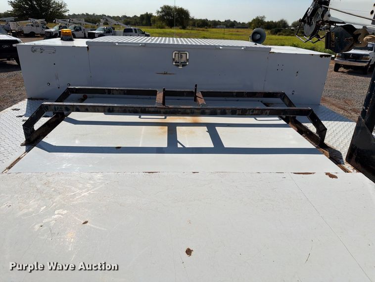 image for item EW8883 2010 Ford F550 Super Duty utility / service truck