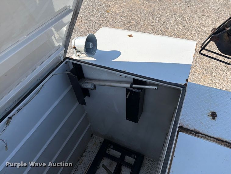 image for item EW8883 2010 Ford F550 Super Duty utility / service truck